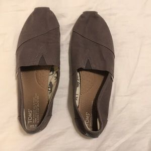 Grey Toms Flats
